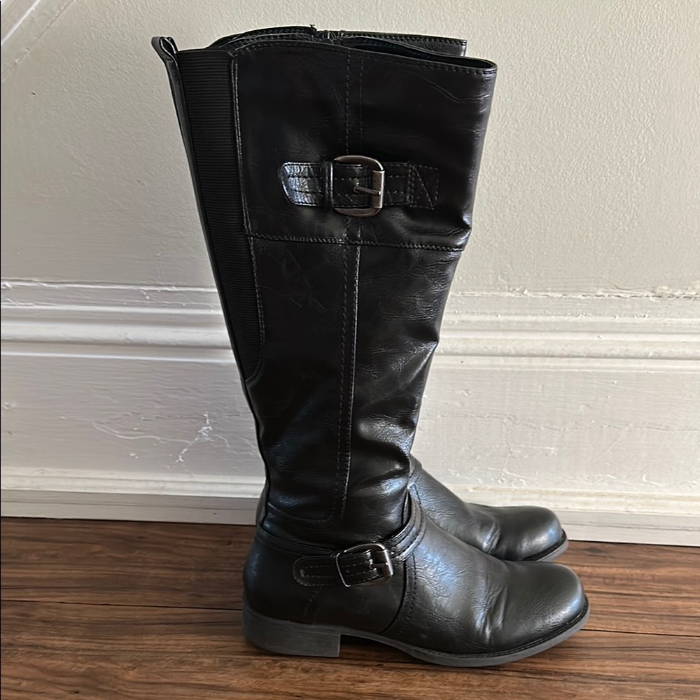 Sleek Black Boots with Side Buckle